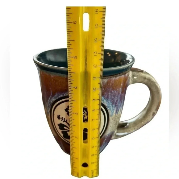 Hibiscus Pottery DRIP GLAZE 16oz
Coffee/Tea Cup/Mug Vibrant Colors. Sm chip base - Picture 5 of 6